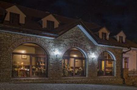 Hotel under the Gate