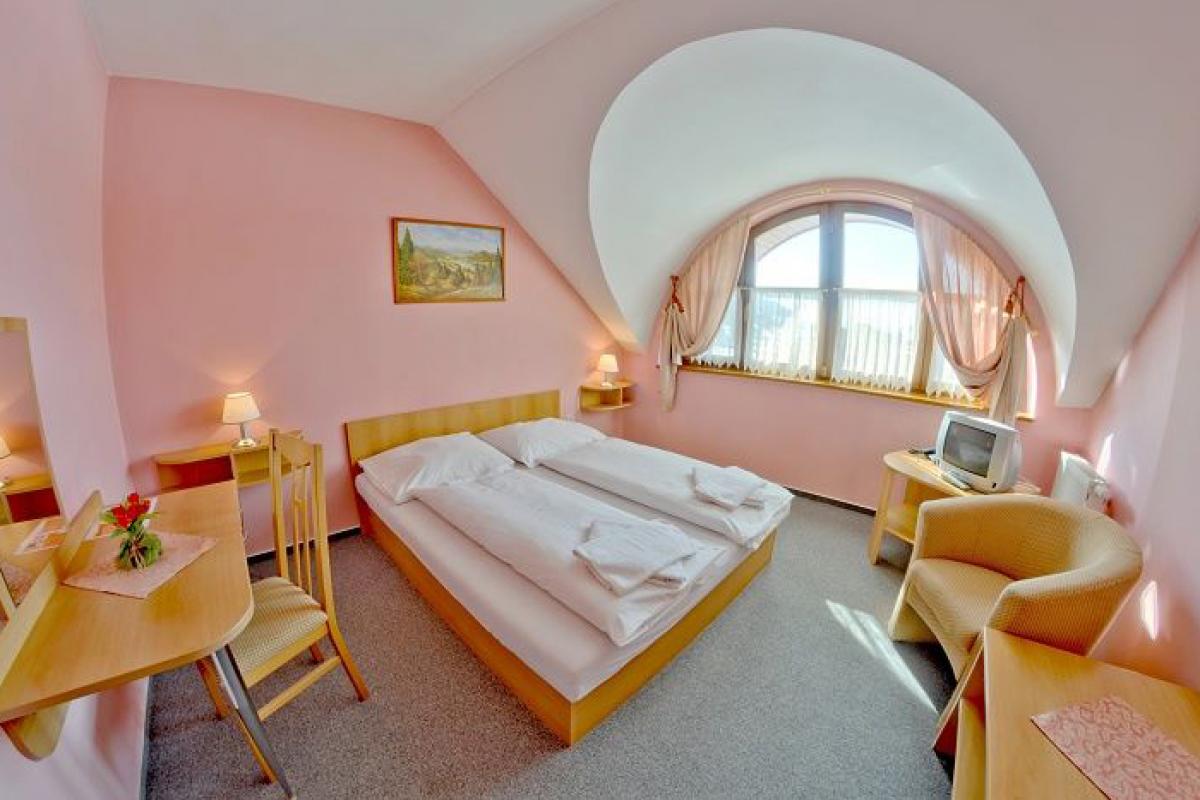 Hotel ski-teacher